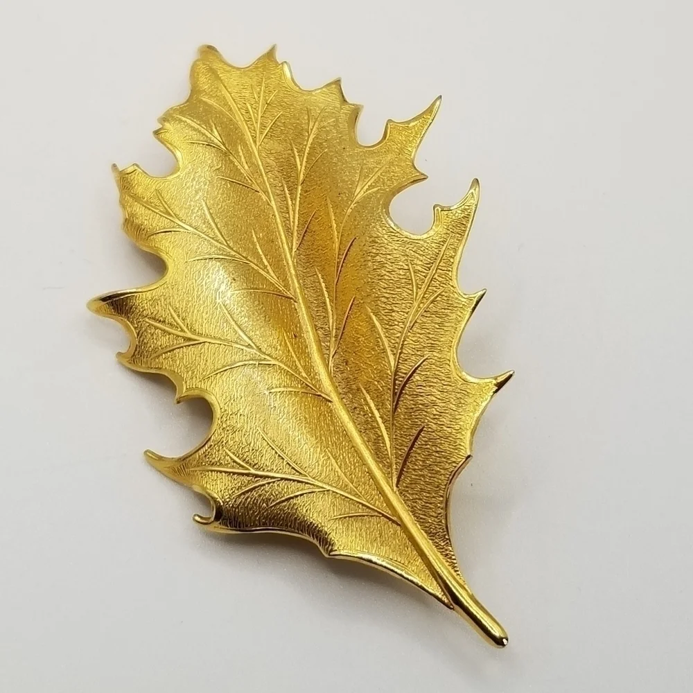 Vintage Giovanni Leaf Gold Tone Bar Pin Brooch Realistic Autumn Signed Nature 3